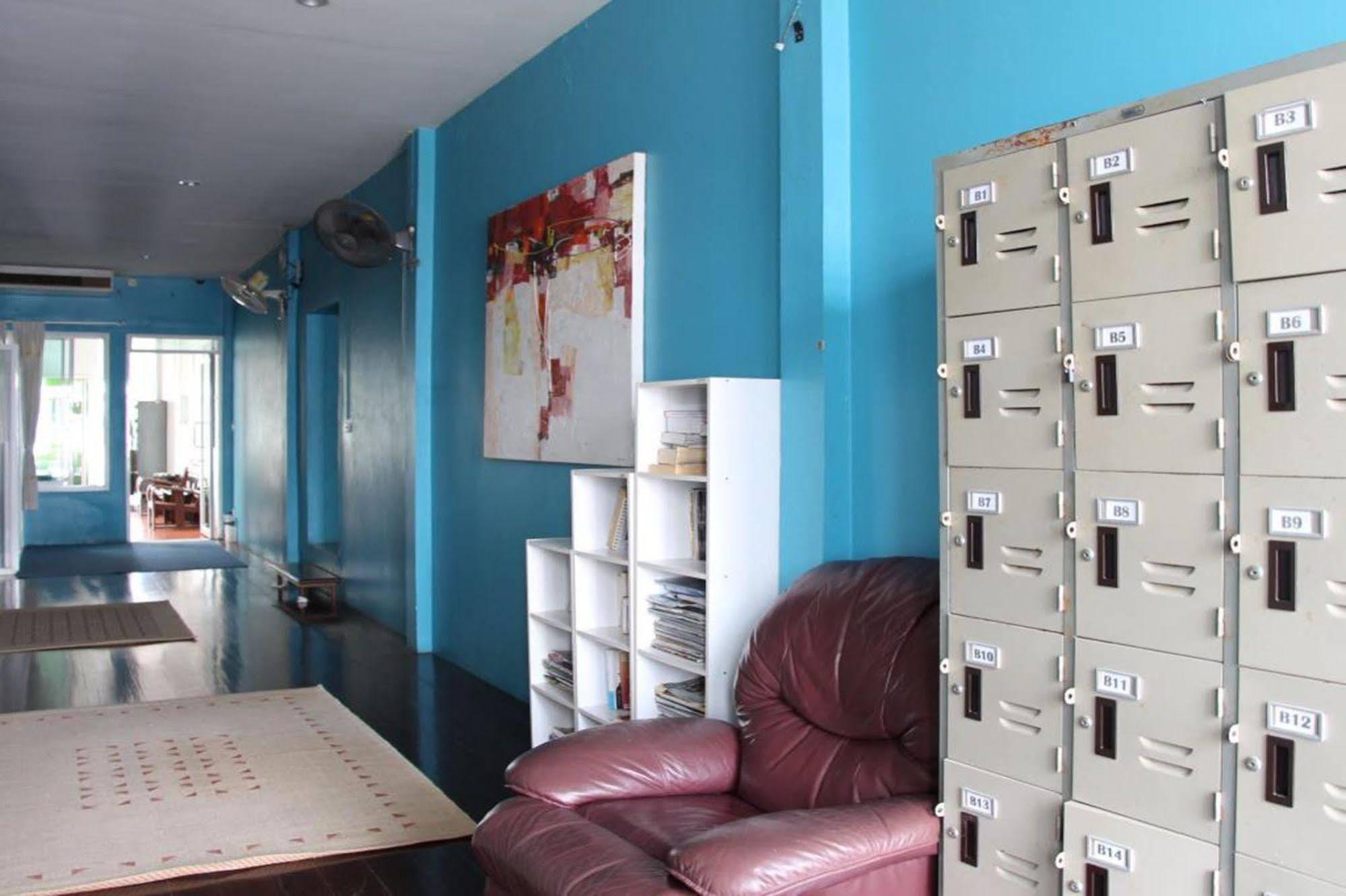 Oyo 1054 Phuket Backpacker Hostel Εξωτερικό φωτογραφία