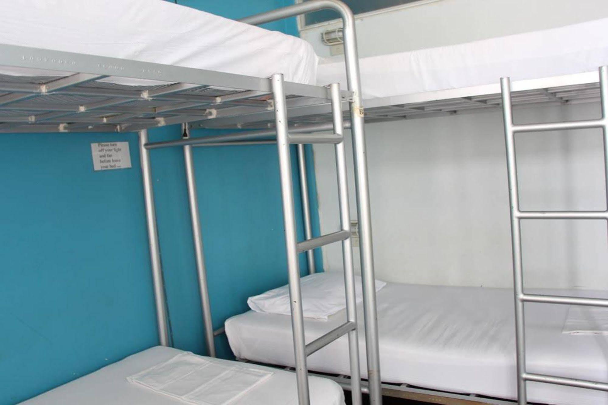Oyo 1054 Phuket Backpacker Hostel Εξωτερικό φωτογραφία