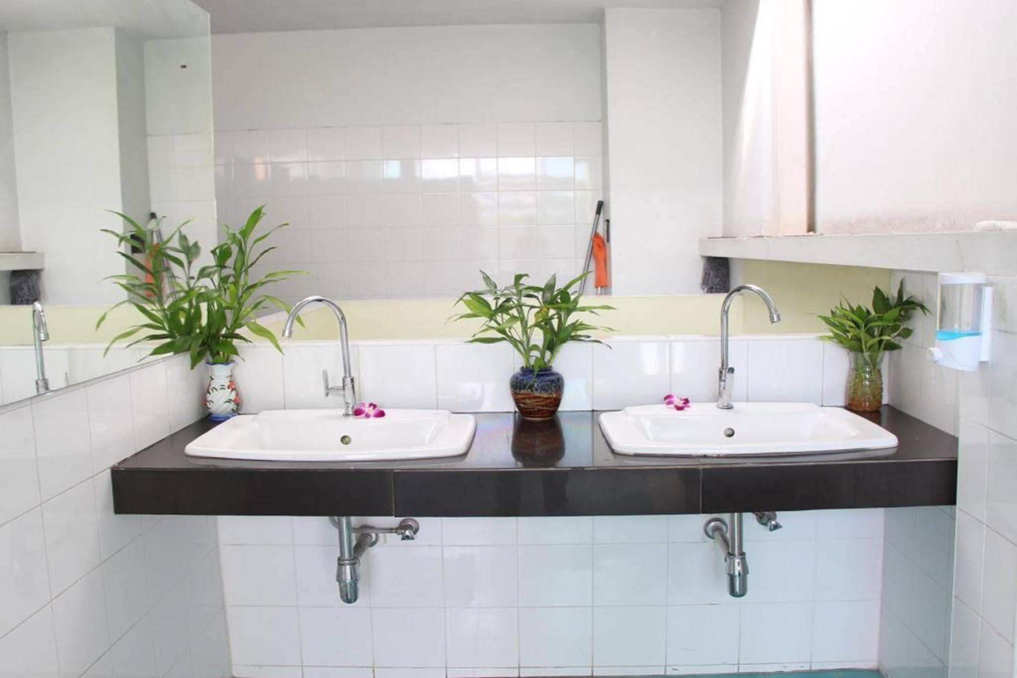 Oyo 1054 Phuket Backpacker Hostel Εξωτερικό φωτογραφία