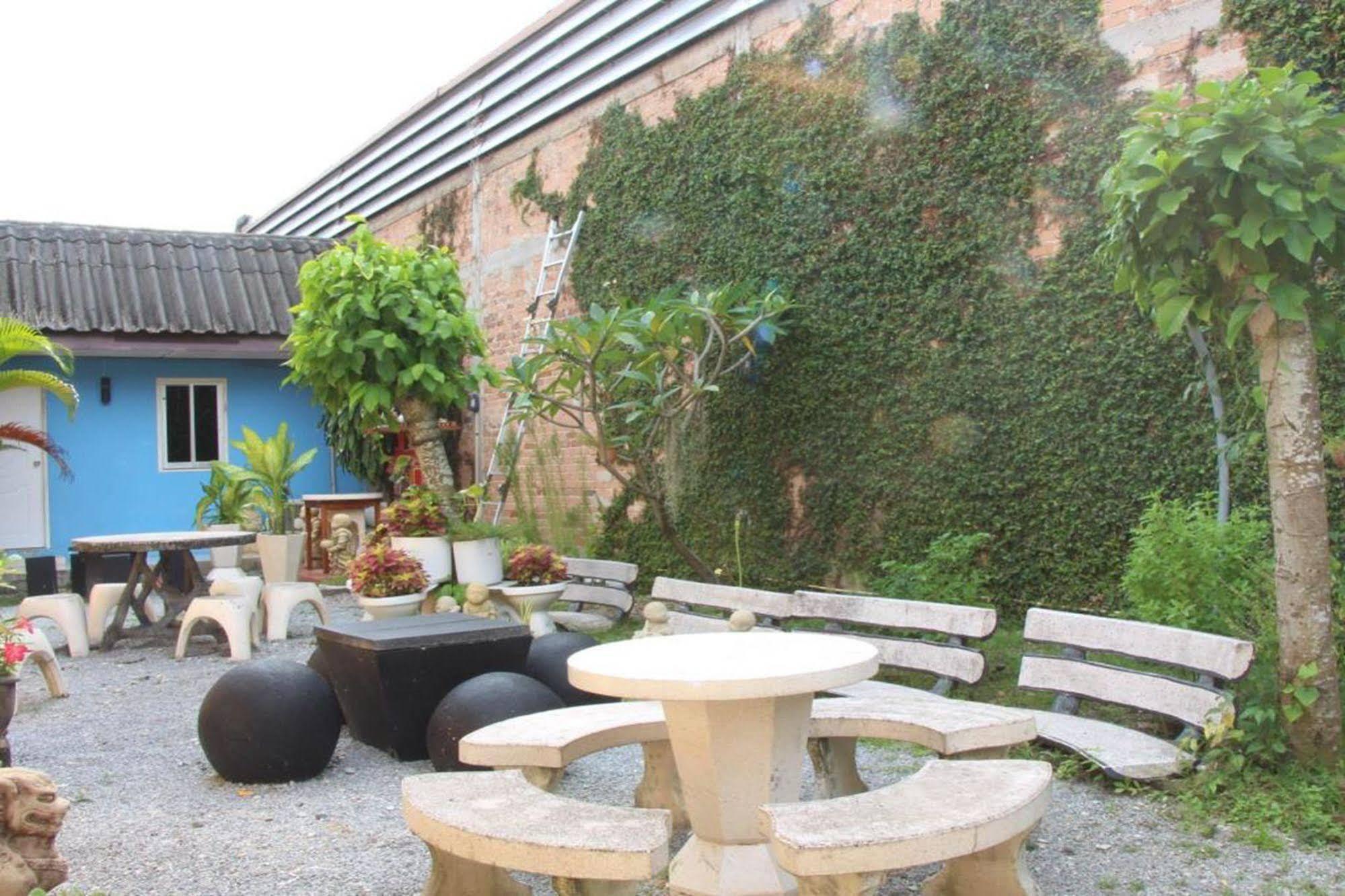 Oyo 1054 Phuket Backpacker Hostel Εξωτερικό φωτογραφία