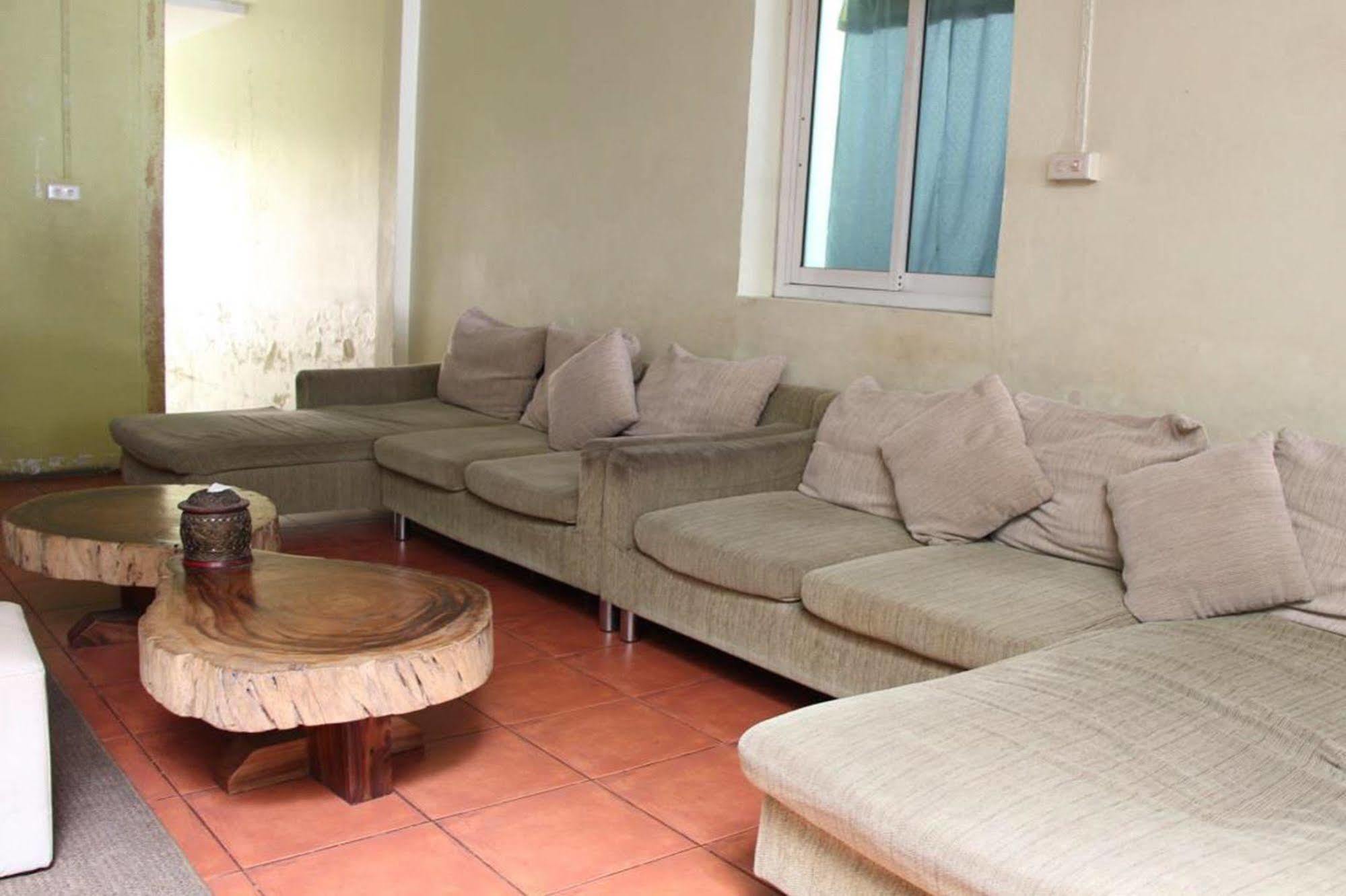 Oyo 1054 Phuket Backpacker Hostel Εξωτερικό φωτογραφία