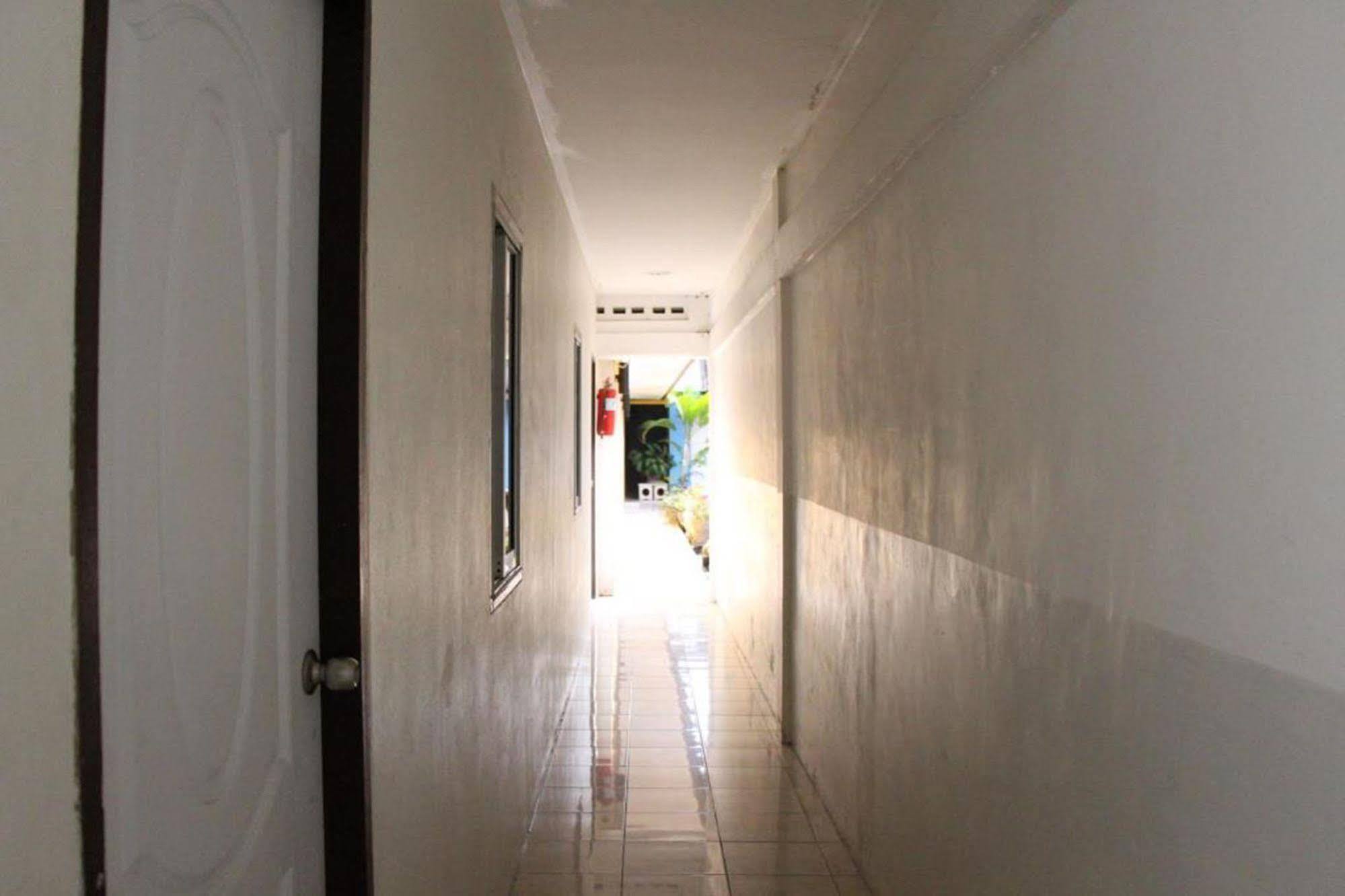 Oyo 1054 Phuket Backpacker Hostel Εξωτερικό φωτογραφία